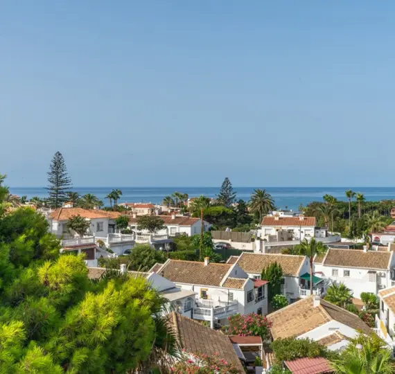 Продажа дома на две семьи в El Faro