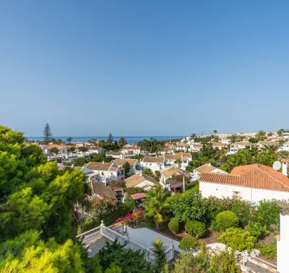 Продажа дома на две семьи в El Faro