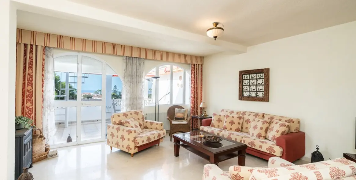 Продажа дома на две семьи в El Faro 8