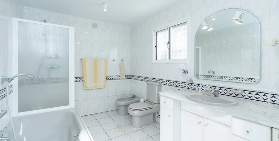 Продажа дома на две семьи в El Faro 13