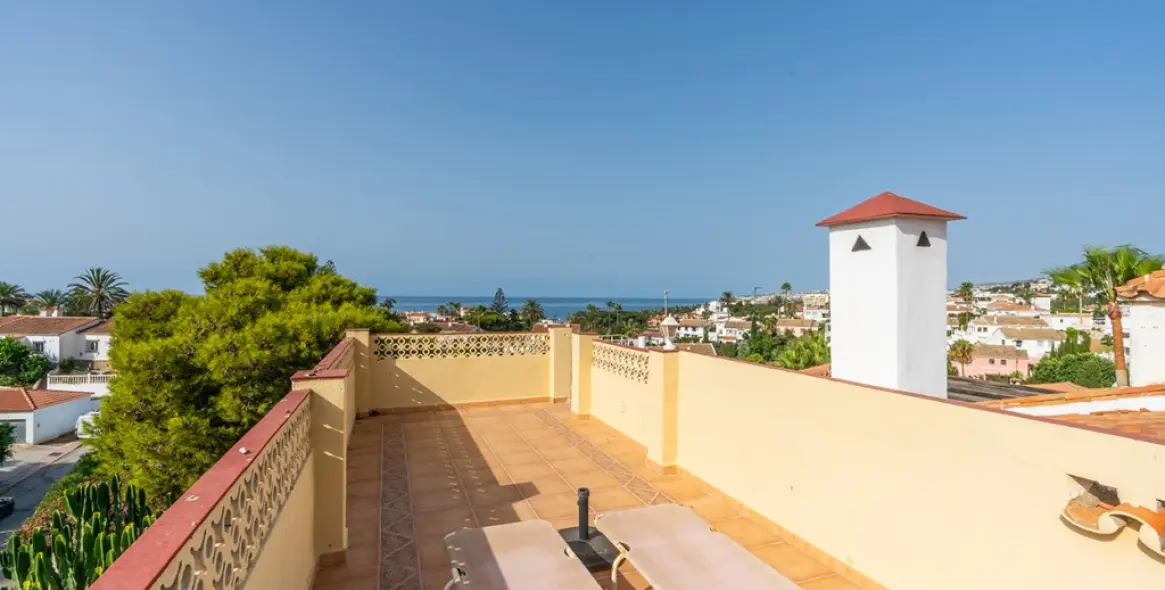 Продажа дома на две семьи в El Faro 16