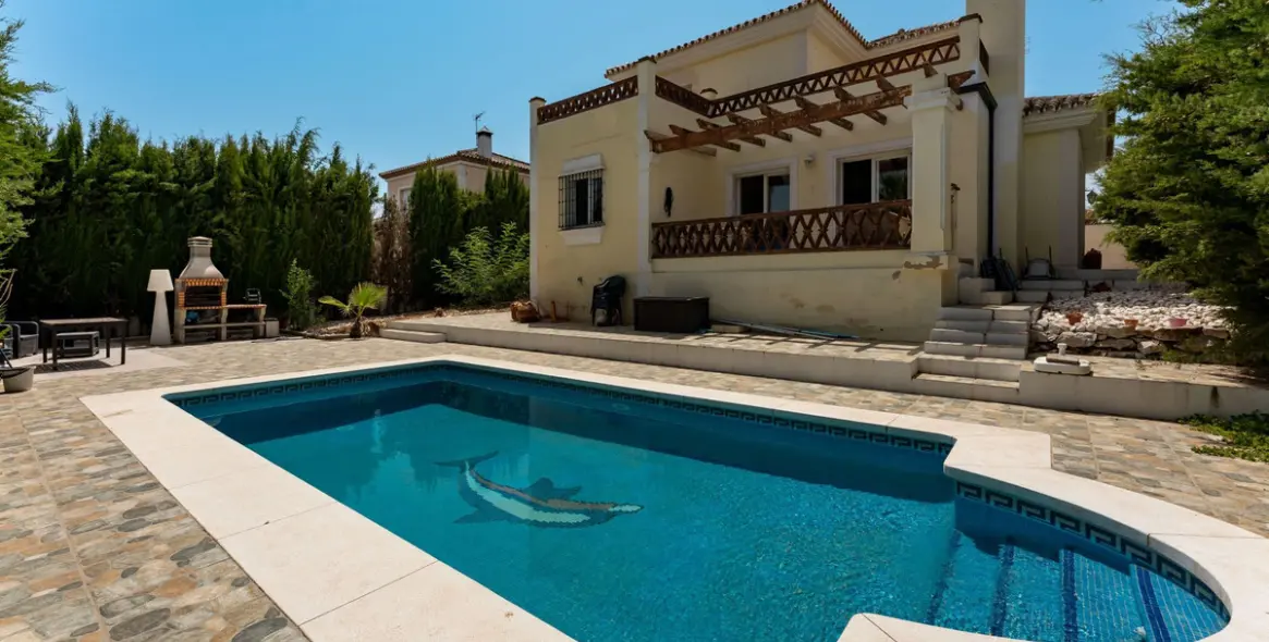 Sale of detached villa in Coín 1