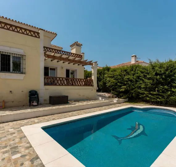 Sale of detached villa in Coín