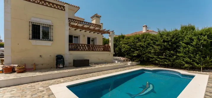 Sale of detached villa in Coín 1