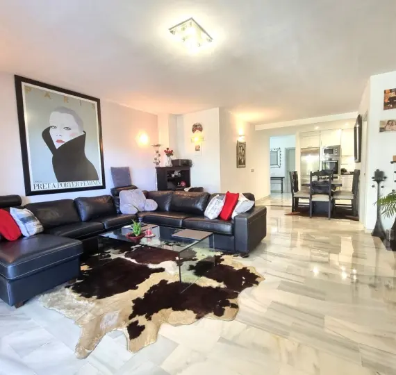 Sale of middle floor apartment in Calahonda