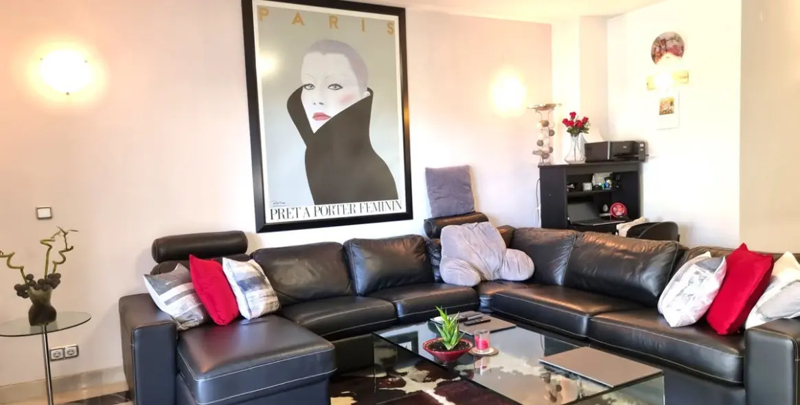 Sale of middle floor apartment in Calahonda 4