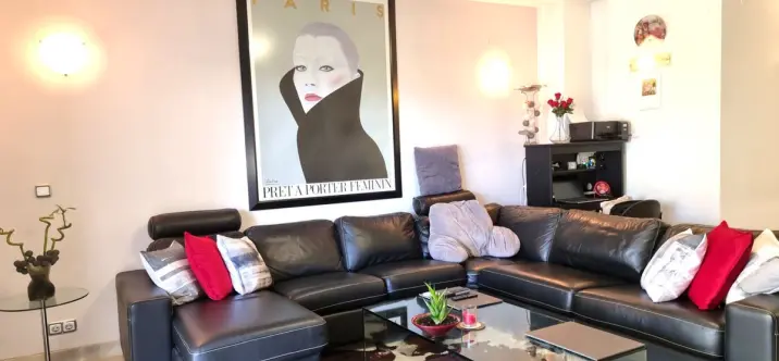 Sale of middle floor apartment in Calahonda 3