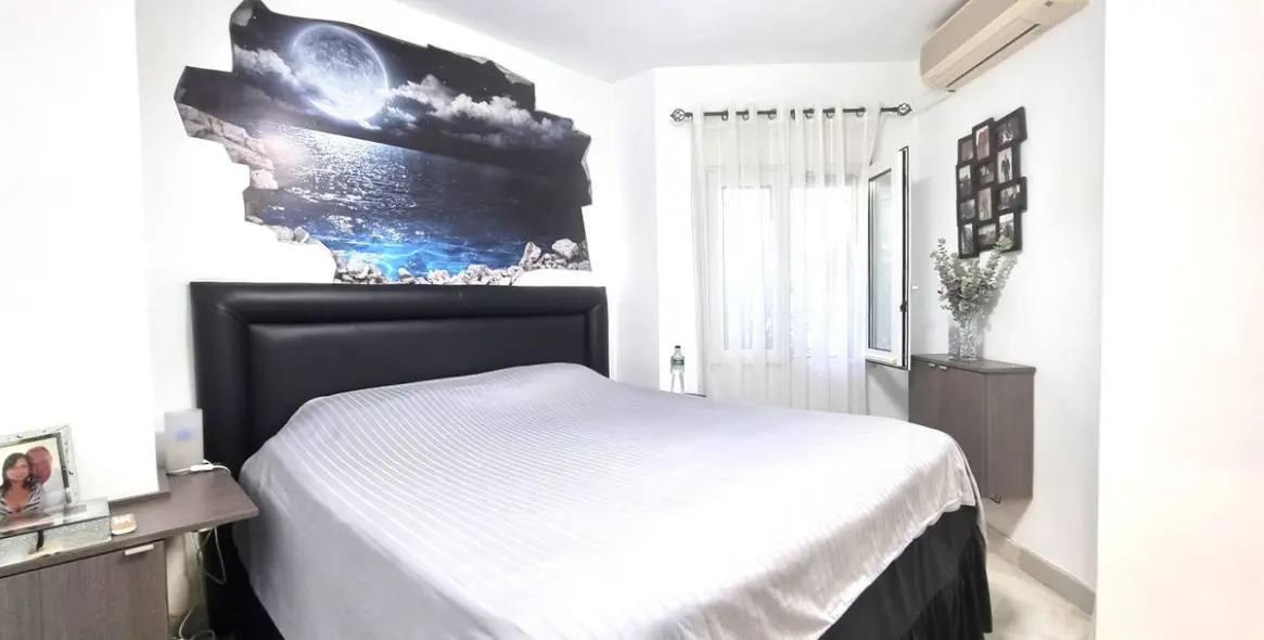 Sale of middle floor apartment in Calahonda 8