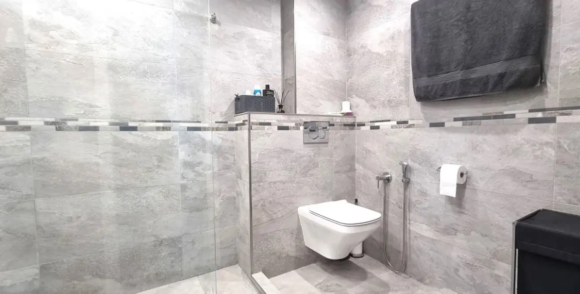 Sale of middle floor apartment in Calahonda 10