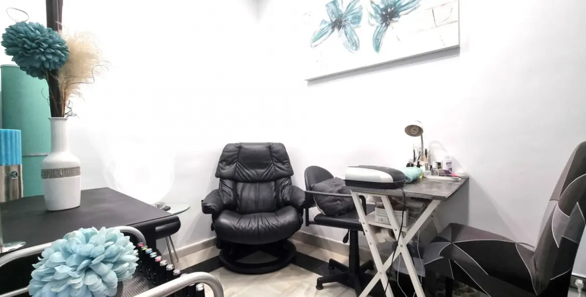 Sale of middle floor apartment in Calahonda 13