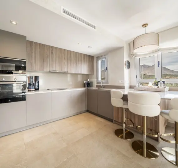 Middle floor apartment R5148265