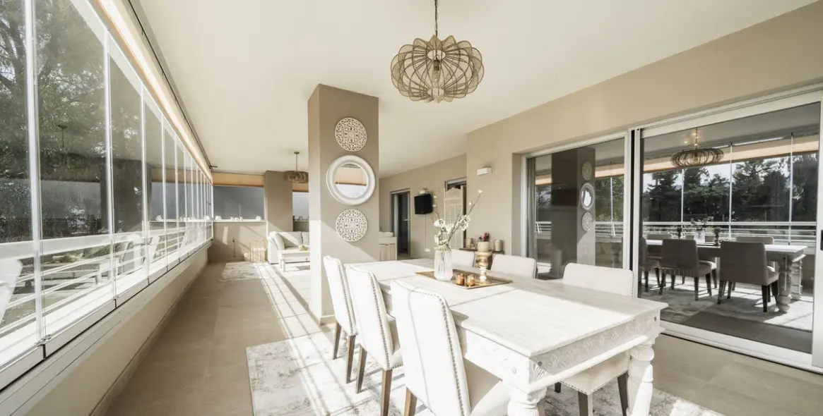 Venta de apartamento en planta media en Estepona 16