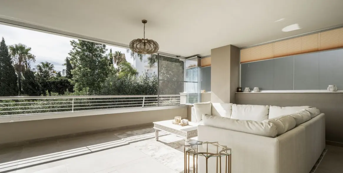 Venta de apartamento en planta media en Estepona 20