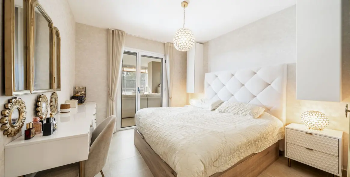 Продажа апартаментов на среднем этаже в Estepona 25