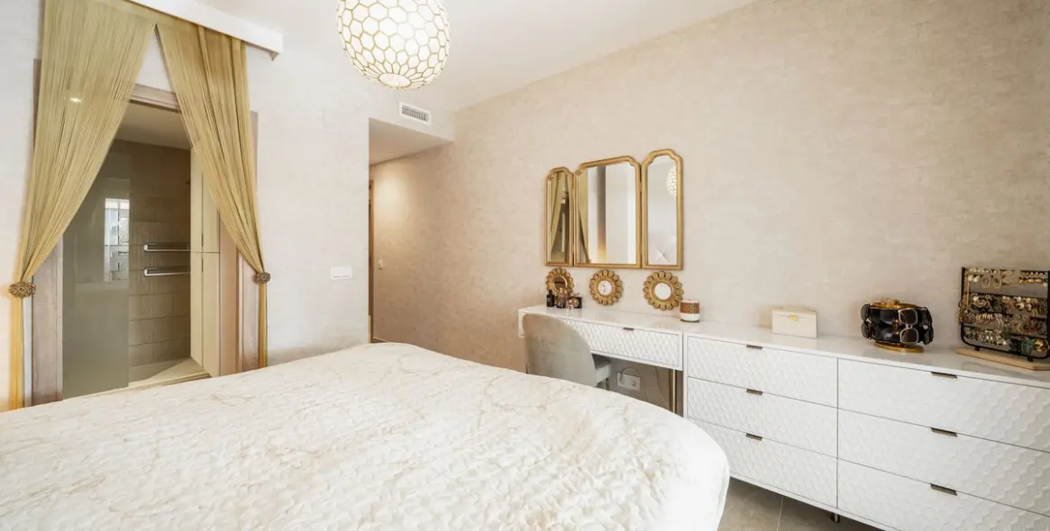 Продажа апартаментов на среднем этаже в Estepona 27