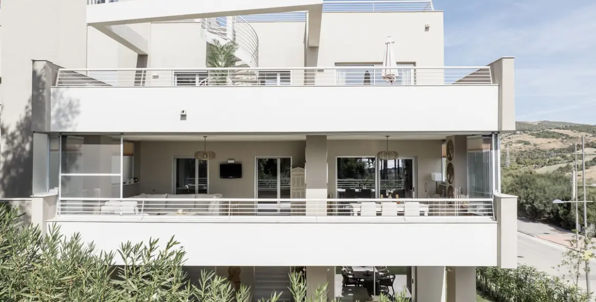 Продажа апартаментов на среднем этаже в Estepona 30