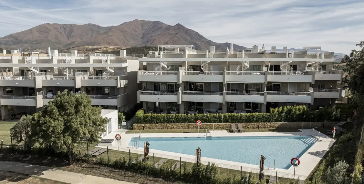 Продажа апартаментов на среднем этаже в Estepona 36