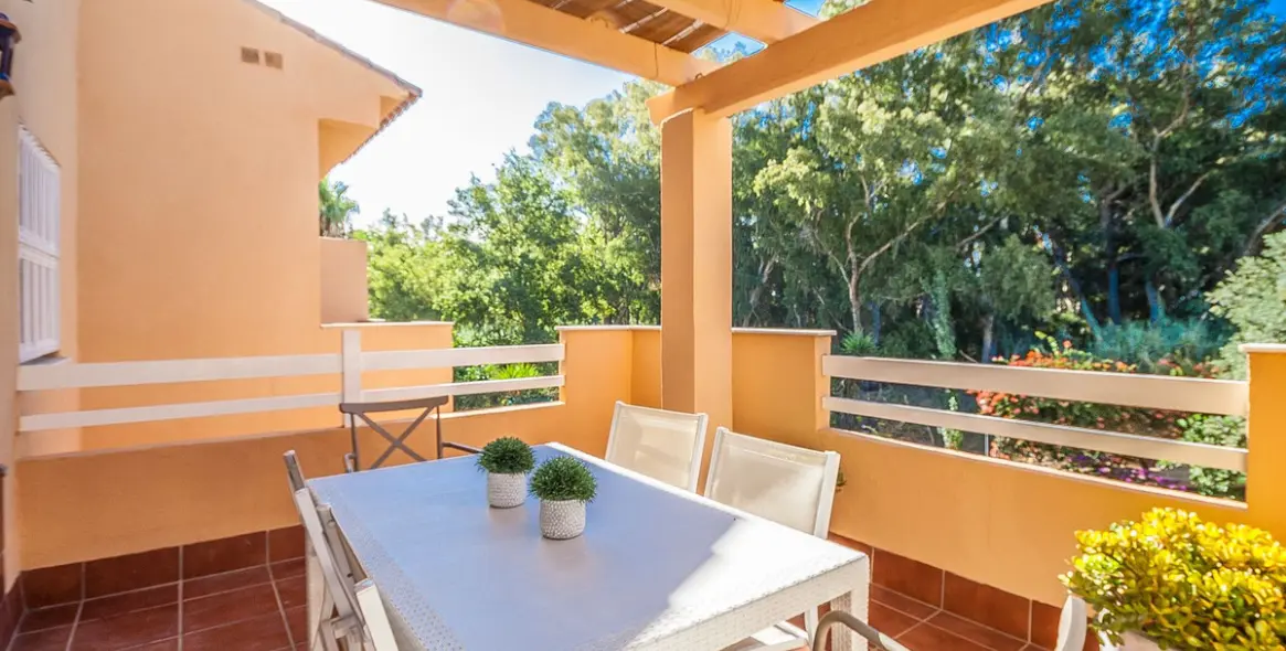 Sale of middle floor apartment in Cabopino 1