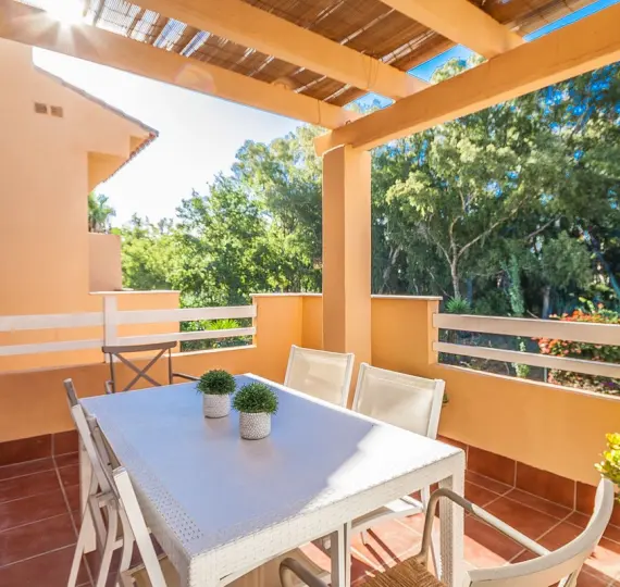 Sale of middle floor apartment in Cabopino