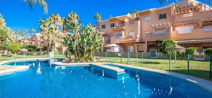 Sale of middle floor apartment in Cabopino 1