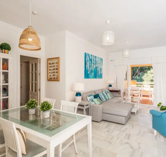 Sale of middle floor apartment in Cabopino