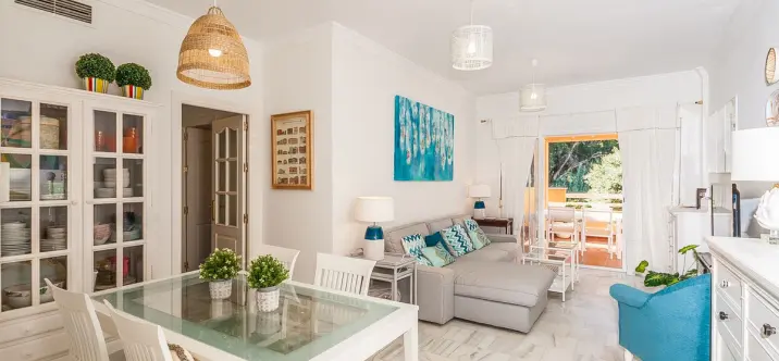 Sale of middle floor apartment in Cabopino 2