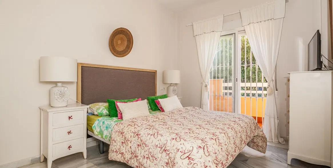 Sale of middle floor apartment in Cabopino 4