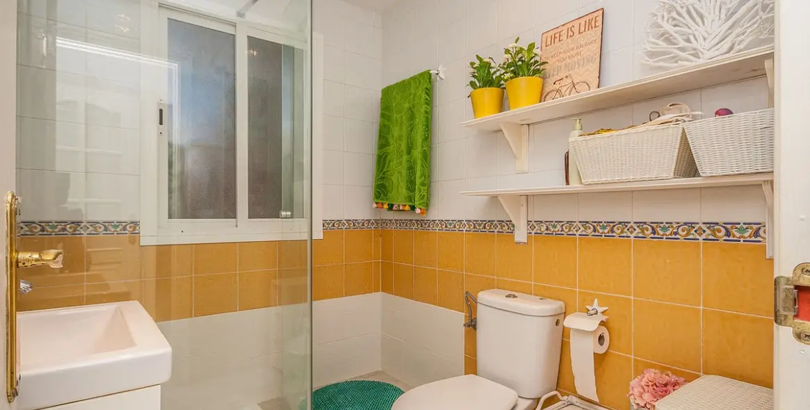 Sale of middle floor apartment in Cabopino 6