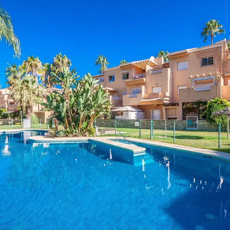 Sale of middle floor apartment in Cabopino