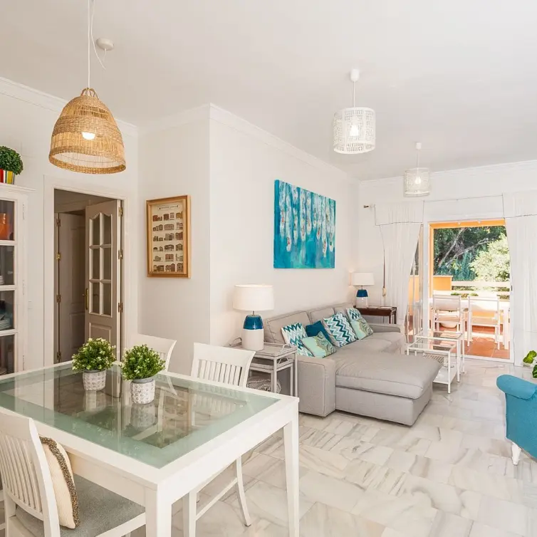 Sale of middle floor apartment in Cabopino