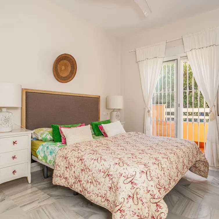 Sale of middle floor apartment in Cabopino