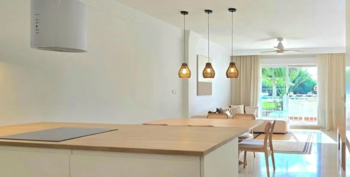 Sale of ground floor apartment in Marbella 10