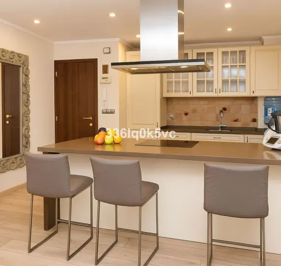 Продажа апартаментов на среднем этаже в Marbella