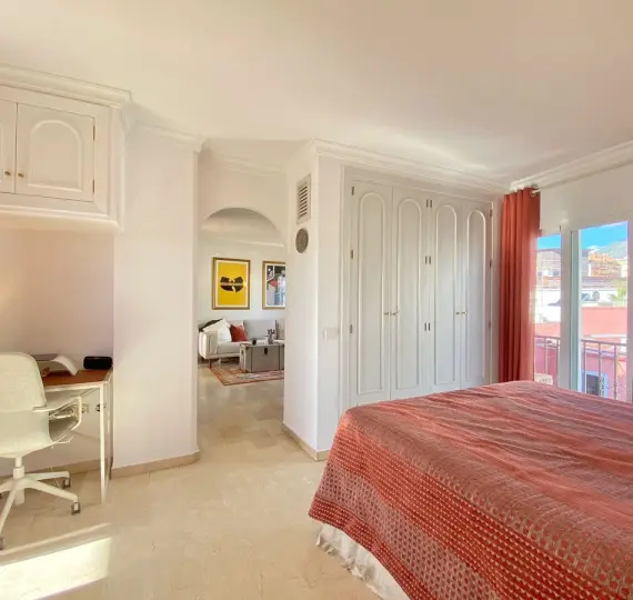 Sale of penthouse in Marbella
