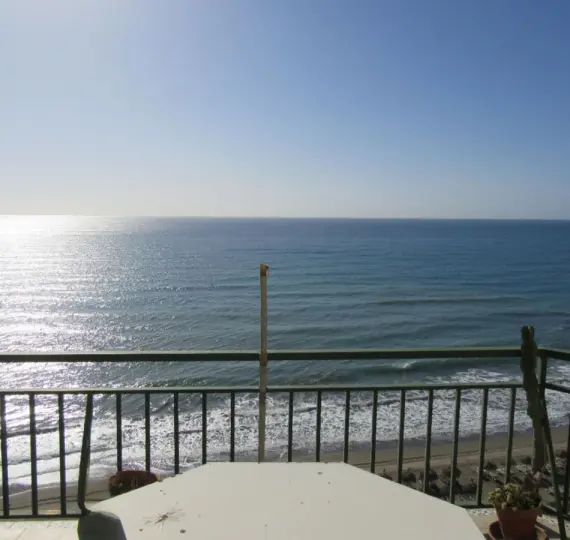 Sale of middle floor apartment in Carvajal