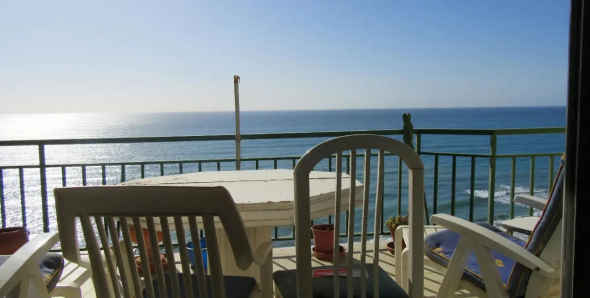 Sale of middle floor apartment in Carvajal 2