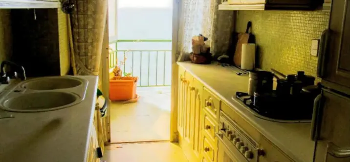 Sale of middle floor apartment in Carvajal 2