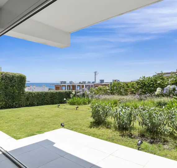 Sale of ground floor apartment in Estepona