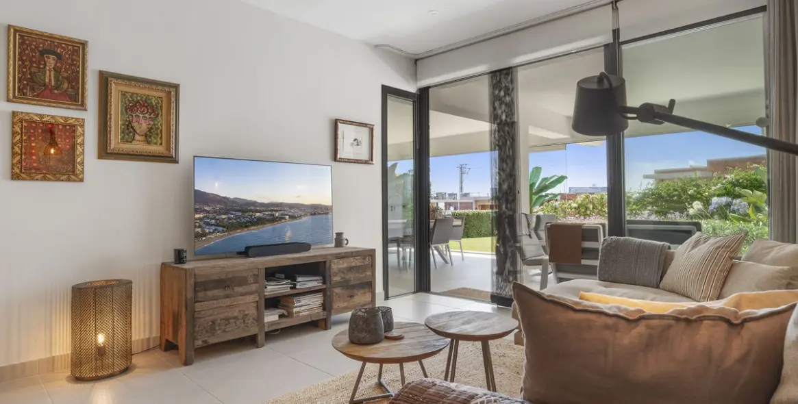 Sale of ground floor apartment in Estepona 2