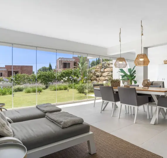 Sale of ground floor apartment in Estepona