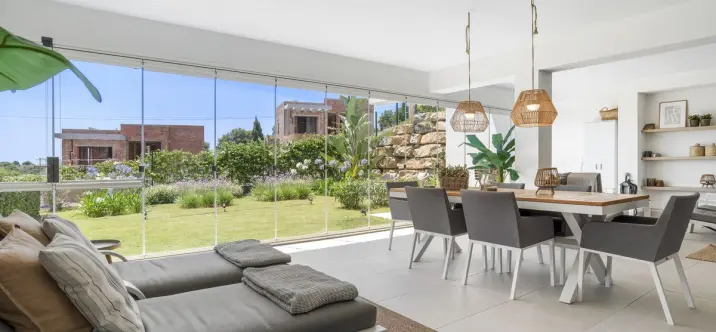 Sale of ground floor apartment in Estepona 2