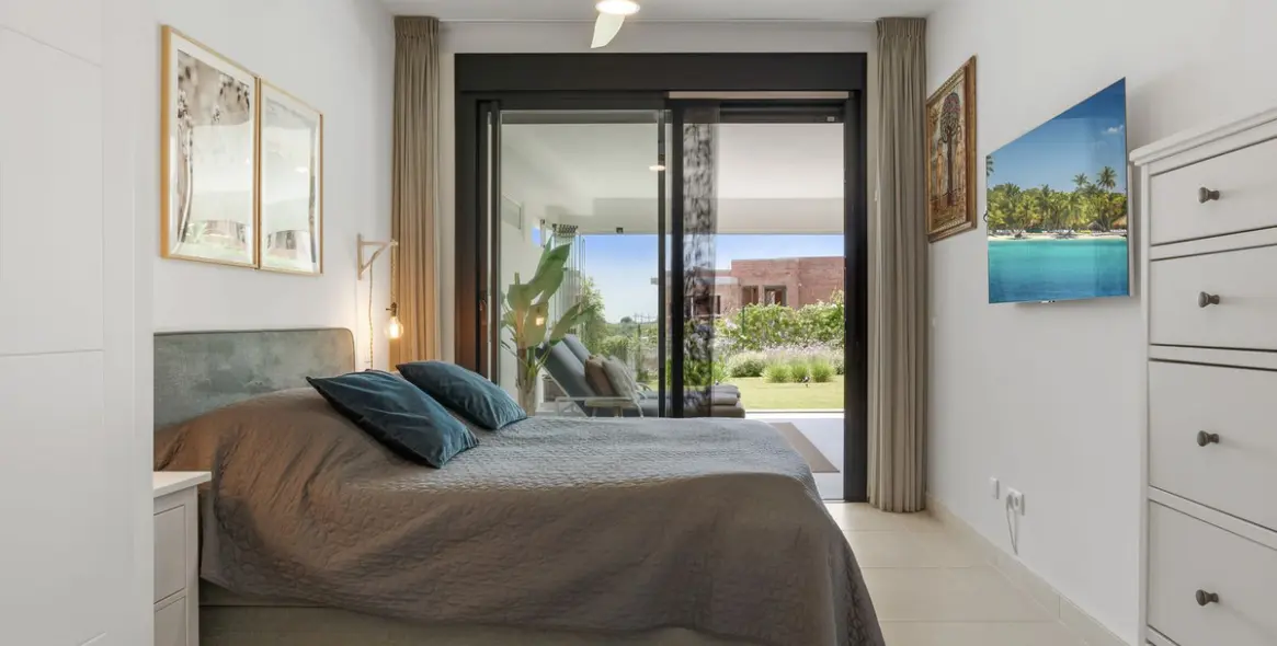 Sale of ground floor apartment in Estepona 11