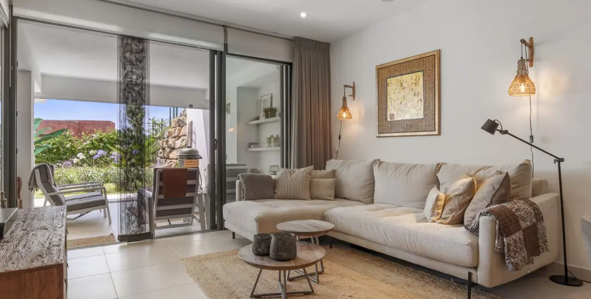 Sale of ground floor apartment in Estepona 14