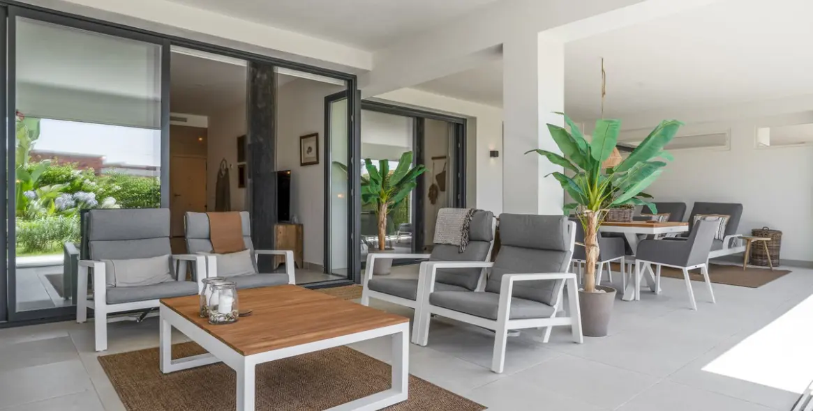 Sale of ground floor apartment in Estepona 17