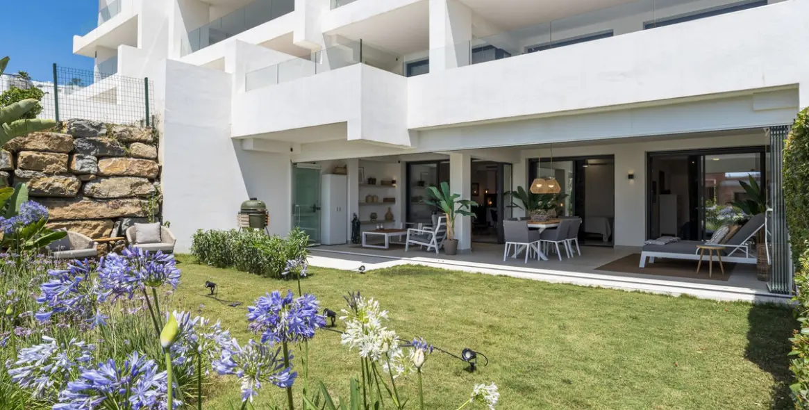 Sale of ground floor apartment in Estepona 18