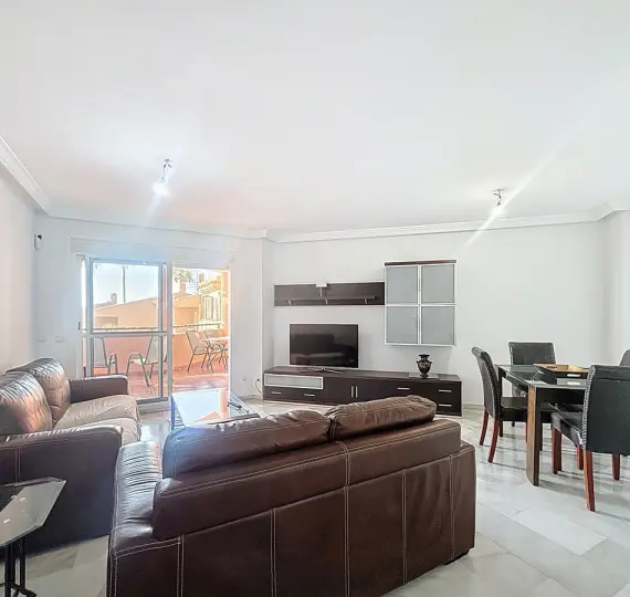 Middle floor apartment R5190250