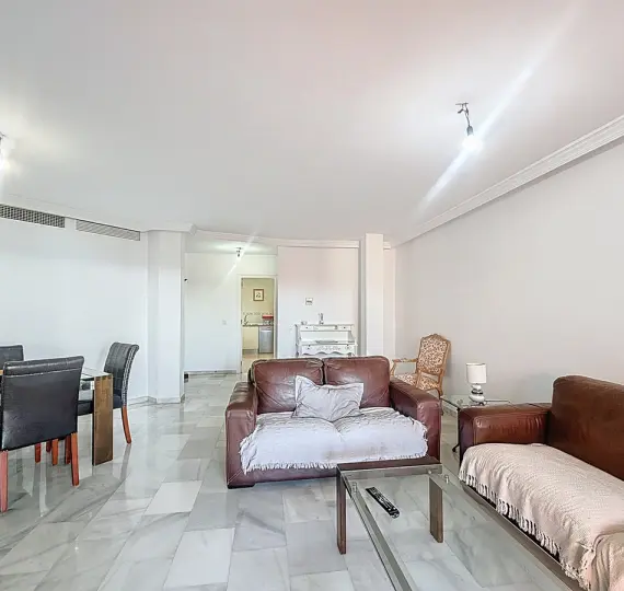 Middle floor apartment R5190250