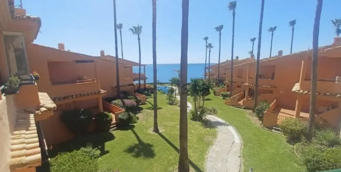 Продажа апартаментов на среднем этаже в Estepona (район Estepona) 10