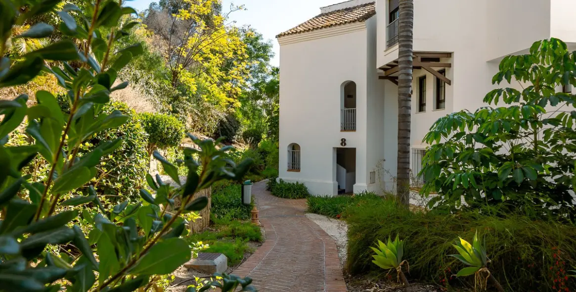 Продажа апартаментов на среднем этаже в Los Arqueros 31