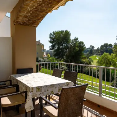 Venta de apartamento en planta media en Los Arqueros